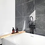 לינה וארוחת בוקר La Maison De Reina 4*