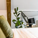 לינה וארוחת בוקר La Maison De Reina