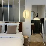 לינה וארוחת בוקר La Maison De Reina