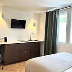 לינה וארוחת בוקר La Maison De Reina 4*