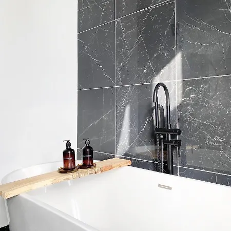 Bed & Breakfast La Maison De Reina 4*