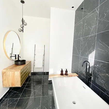 Bed & Breakfast La Maison De Reina 4*