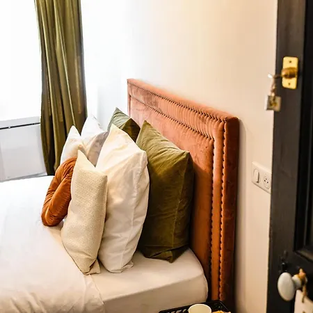 La Maison De Reina Bed & Breakfast Troyes