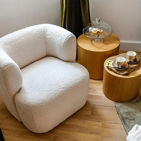 La Maison De Reina Bed & Breakfast 4*
