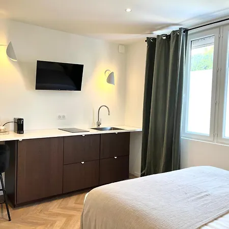 Bed & Breakfast La Maison De Reina 2*