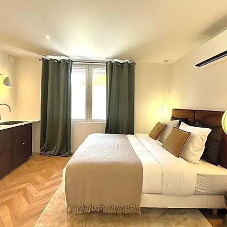 Bed & Breakfast La Maison De Reina 4*