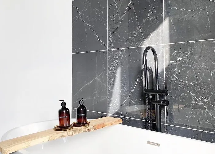 Bed & Breakfast La Maison De Reina 4*