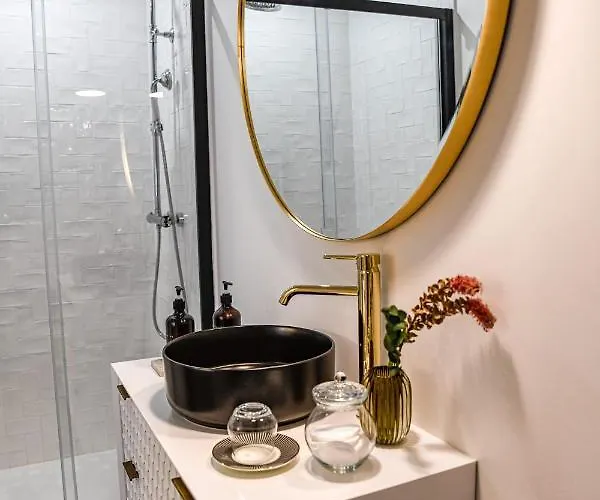 La Maison De Reina Bed & Breakfast 4*