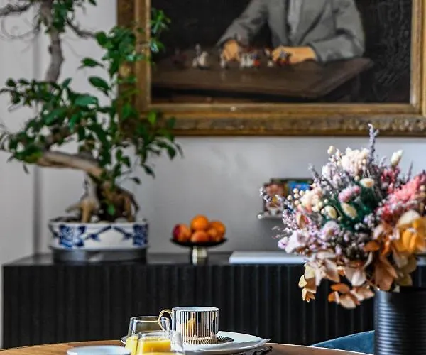 La Maison De Reina Bed & Breakfast 4*