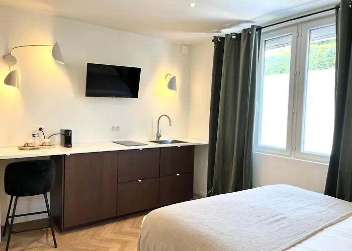 Bed & Breakfast La Maison De Reina 4*